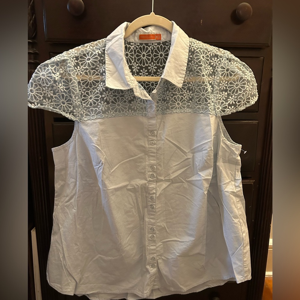 NWOT ModCloth Top Cotton Baby Blue, organdy Floral lace sleeves, yoke Buttons 1x